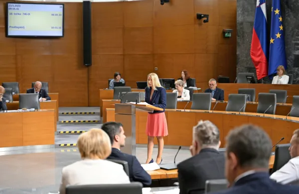 Poslanka Meira Hot je poudarila, da pri noveli zakona ne gre za 
napad na kmete in rejce živali ter degradacijo veterinarske stroke 
in njenih inšpekcijskih služb.