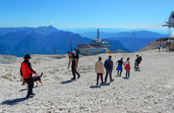 V nedeljo začenjajo  poletno sezono, ki v povprečju pritegne okoli 30.000 gostov in ustvarja večji prihodek, tudi zaradi nižjih stroškov. 
