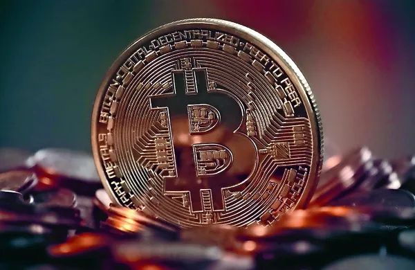 Policisti  svetujejo  ljudem,  da  ob  klicu neznancev,  ki jim bodo  
pomagali    pretvoriti    kriptovalute   na trgovalnem računu, ki ga niso 
nikoli odprli,  prekinejo vsakršno  komunikacijo.    