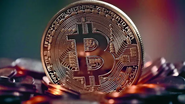 Policisti  svetujejo  ljudem,  da  ob  klicu neznancev,  ki jim bodo  
pomagali    pretvoriti    kriptovalute   na trgovalnem računu, ki ga niso 
nikoli odprli,  prekinejo vsakršno  komunikacijo.    