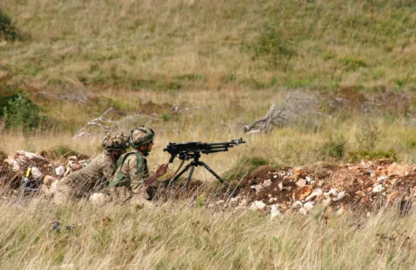 Ministrstvo za obrambo bo v zameno za obremenitve, ki jih 
povzroča vadišče Poček, sofinanciralo popravilo osmih odsekov 
lokalnih cest. 