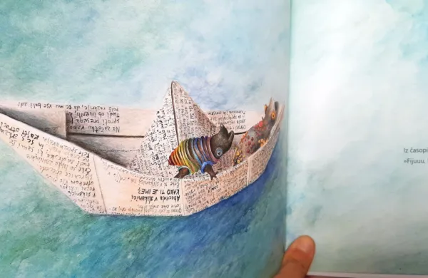 Bogate ilustracije bralca ponesejo v nov svet, prepoln domišljije in 
brezmejnih ustvarjalnih možnosti.