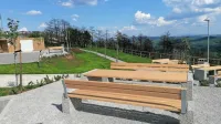     Poleg parkirišč za avtodome in šotorišč so uredili tudi   klopi. 