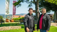 Lastnik novega turističnega naselja Alen Babič (s sinom Patrikom) 
si obeta tudi gospodarski razvoj  kraja.