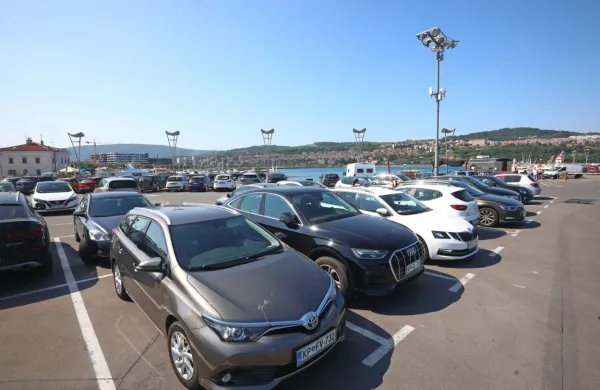 Na občini želijo prek začasne rabe prosto oblikovati izhodišča za 
preoblikovanje namembnosti Ukmarjevega trga. 