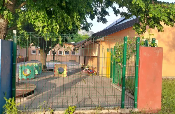 V Ajdovščini v iskanju rešitev za prostorsko stisko  vrtca  razmišljajo 
o postavitvi Cicibanove vasi. 