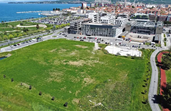  ŠRC  Bonifika bo dobil svojo manjšo različico na travniku nasproti 
olimpijskega bazena, kjer bodo uredili nov park urbanih športov.
