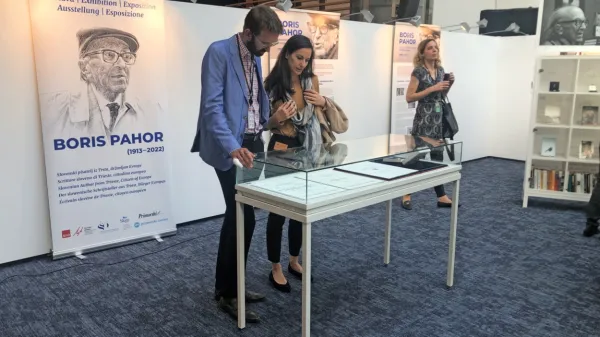 Obiskovalci razstave v Bruslju lahko prelistajo tudi prilogo Primorskih novic in Primorskega dnevnika.