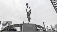 Legende si nekoč srečal v kavarni