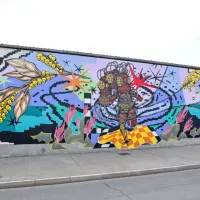 V okviru lanskoletnega festivala Street Art je Filip Kolačkov na 
Cankarjevi ulici ustvaril mural z naslovom Globina nevidnega, kjer 
podoba troglavega potapljača deluje kot metafora na vidno 
nevidnost ulične umetnosti.

