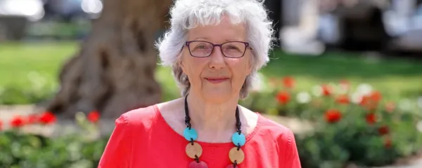 “Sem pač tiste vrste človek, ki vidi smisel v dejavnem življenju. 
Nekateri si poiščejo druge aktivnosti, jaz  samo nadaljujem to, kar 
sem počela prej. Energije imam  absolutno dovolj,” pravi Neva 
Zajc.