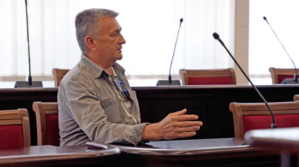 Hrvat je vseskozi trdil, da ni zaračunaval svojih storitev in da njegove diplome niso bile ponarejene.