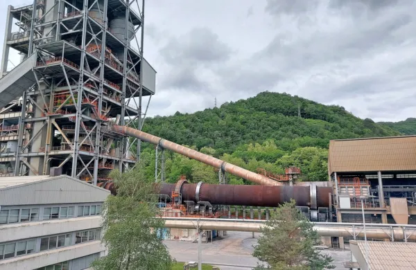 Delovanje Salonita Anhovo, onesnaževanje in njegove namere, da 
poveča sosežig, so sprožile burne reakcije civilne družbe in 
kanalskih občinskih svetnikov.