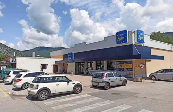 Prodajalka v novogoriški trgovini Eurospin je svojega nekdanjega delodajalca oškodovala za skupno 45.000 
evrov, policisti pa jo sumijo kaznivega dejanja poneverbe in neupravičene uporabe tujega premoženja. 