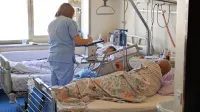  Vpisnih mest ni mogoče kar povečati, saj morajo šole poleg 
prostorov in kadra svojim dijakom zagotoviti tudi možnost prakse 
z delom v kliničnem okolju, pojasnjujejo na pristojnem ministrstvu. 