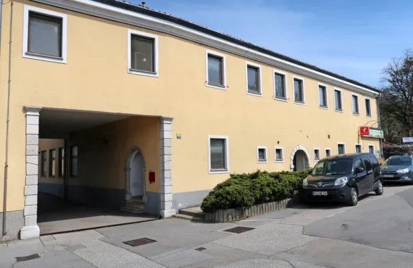 Občina namerava kupiti stavbo nekdanjega Primorja in v njej 
urediti podjetniški inkubator. 