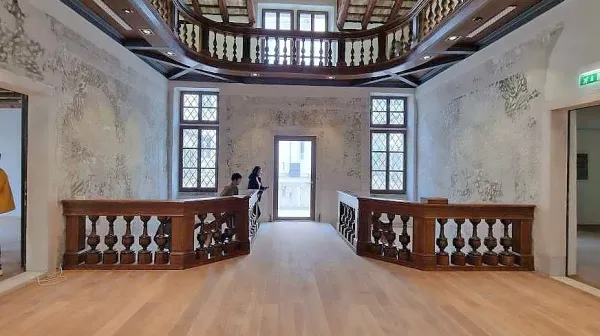 Glavni salon s stopniščem