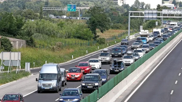 Takšna je vse bolj pogosta slika na naših avtocestah.