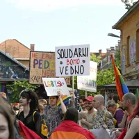 Parada ponosa: pozivi k solidarnosti in k skupnemu boju za človekovo dostojanstvo