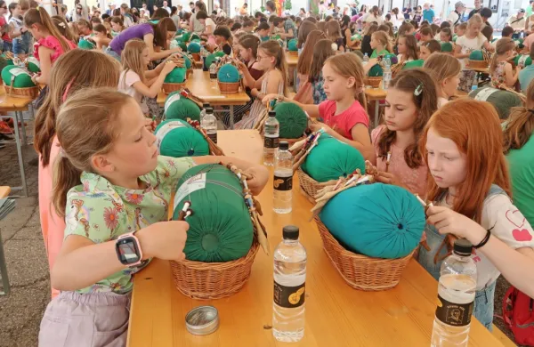 Skoraj 200 otrok na državnem tekmovanju v klekljanju, čipkarstvu 
obeta zanesljivo prihodnost.