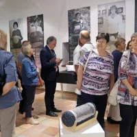 Osrednja festivalska muzejska razstava z zgodbami čipkaric ostaja 
odprta do konca avgusta.