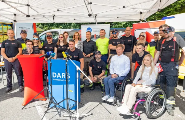 Deseto obletnico dogodka, ki je prelomno vplival na začetek 
izvajanja projekta Ustvarimo reševalni pas, so partnerji projekta  
obeležili s posebno ozaveščevalno akcijo.  