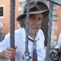 Tako se je Šerbedžija pred leti “skrival” za vrati koprskega 
Circola.