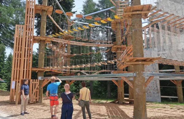 Nov adrenalinski park na vrhu SC Cerkno bo prve obiskovalce sprejel v soboto. Na voljo je tudi 50 novih e-koles.