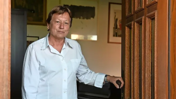 Magda Jevnikar na svojem domu v Bazovici.