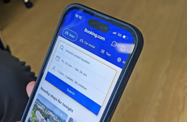

Prevaranti uporabniku Bookinga ponudijo možnost za vnovično 
rezervacijo nastanitve in plačilo preko povezave v sporočilu. 