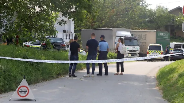 Mamo  in njenega  partnerja,  ki  so  ju  včeraj  odpeljali na  zaslišanje  
k  preiskovalni  sodnici,  naj  bi  zaslišali    danes. 