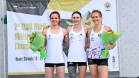 Najboljše vojakinje na svetu v težavnostnem plezanju: v sredini je 
svetovna prvakinja Mia Krampl, levo je srebrna Vita Lukan, desno 
pa tretja Francozinja Julia Chanourdie.