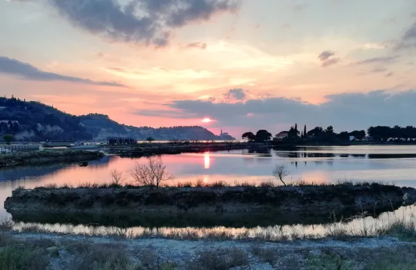 Eden od letošnjih spomladanskih  sončnih zahodov  nad piranskim in strunjanskim morjem 