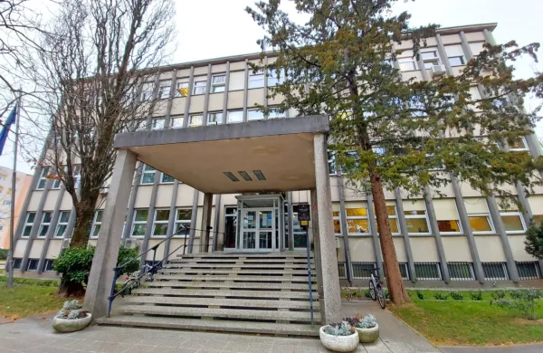 Upravno sodišče v Novi Gorici bo odločalo v upravnem sporu med 
Mestno občino Koper in Občino Ankaran. 