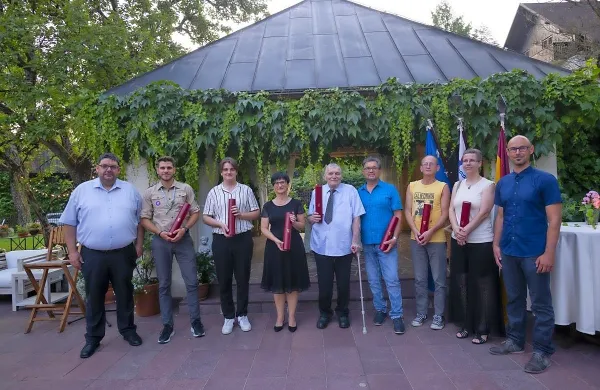 Letošnji nagrajenci Občine Idrija, glavna nagrajenka - Ivana 
Leskovec in častni občan Franci Jereb, sta četrta in peti z leve.
