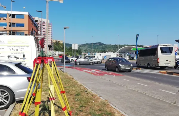 Izvajajo meritve za širitev ceste Koper-Dragonja