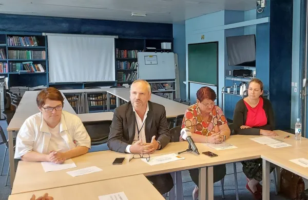 Internistična onkologinja Mojca Humar, direktor Dimitrij Klančič, 
strokovna direktorica Onkološkega inštituta Irena Oblak in vodja 
državnega programa obvladovanja raka Sonja  Tomšič so danes 
predstavili, kaj naj bi prinesli mreža onkoloških dejavnosti in 
kazalniki kakovosti.  