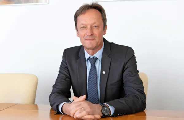 Mesto predsednika uprave Eta Cerkno je prevzel domačin Andrej 
Grah, ki v Eti kot razvojnik in član uprave dela že 33 let.