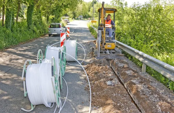 Občine Sežana, Ilirska Bistrica in Hrpelje - Kozina morajo državi 
vrniti 3,2 od 10,5 milijona evrov evropskega in državnega denarja, 
ki so ga leta 2011 dobile na javnem razpisu za gradnjo širokopasovnega omrežja. 