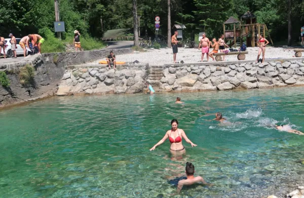 Kopališče  je po uvedbi visoke parkirnine ob poletnih vikendih že 
tretje leto slabo obiskano.