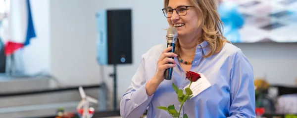 “Zavedala sem se, da imajo kocke veliko didaktično vrednost, 
nisem pa poznala številnih učinkovitih pristopov, izobraževalnih 
programov, tudi terapij, kjer lahko uporabljamo kocke Lego kot 
medij, kot učilo,” nam je povedala dobitnica letošnje inženirske 
iskre Natalija Premužič.