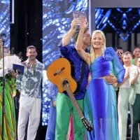 Članica strokovne žirije Helena Blagne je razglasila prejemnike 
nagrad; tista za najboljše besedilo je šla Matjažu Romihu za pesem 
Običajen par v izvedbi BosaZnova.