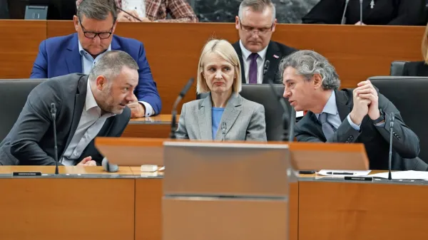 Po slovesu zdravstvenega ministra Danijela Bešiča Loredana je  
vodenje zdravstvenega resorja prevzel premier Robert Golob