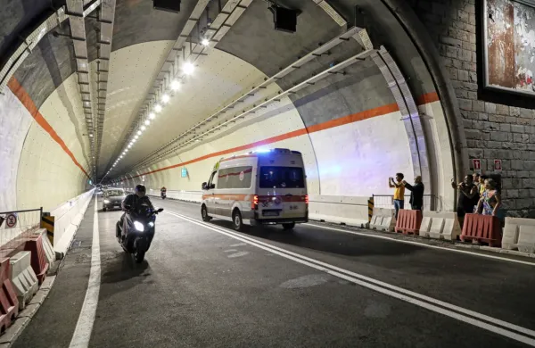Avtobusi bodo skozi tunel začeli voziti v soboto.  Pešci in kolesarji 
pa bodo morali še malo počakati.