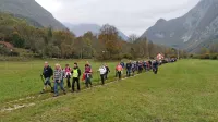 Pohodništvo  poleg kolesarjenja  privablja največ gostov v Posočje. Ljudje pričakujejo urejene  poti.   