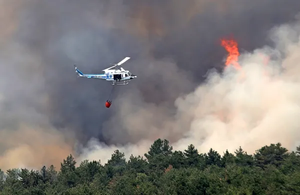 Zračne sile so bile nepogrešljiva podpora v boju s katastrofalnim požarom, ki je v 17 dneh na slovenski strani zajel 3700 hektarov površin. 