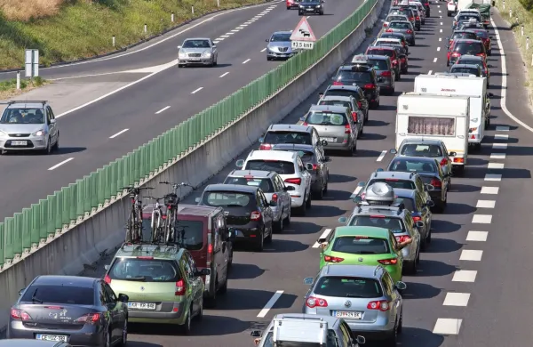 Ceste vnovič v znamenju zastojev in zamud