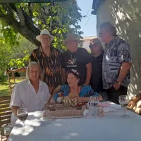 Ob visokem jubileju so svoji nekdanji menedžerki voščili sin 
Jadran Ogrin, Tulio Furlanič, Vanja Valič in  Marjan Malikovič, ki se 
jim je pridružili še  Ivo Mojzer (desno). 