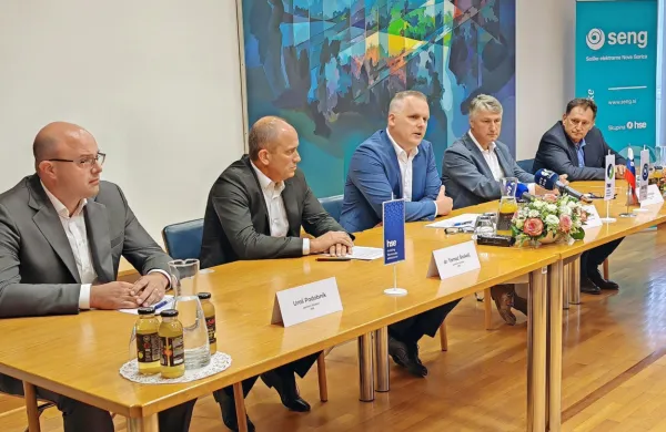 SENG in Dars sta s podpisom dogovora potrdila sodelovanje pri 
gradnji sončnih elektrarn ob avtocestnem križu na Primorskem.   