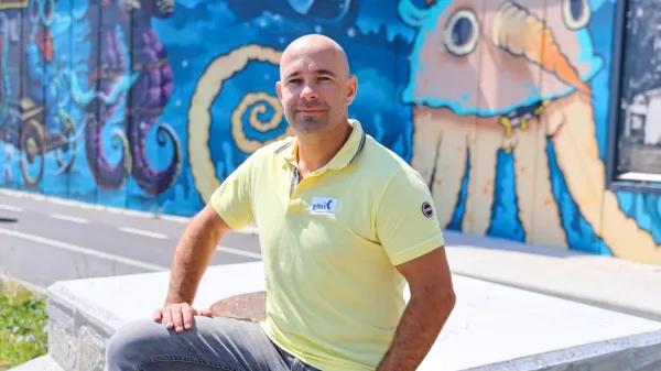 “Veliko trenerjev vrhunski šport še vedno jemlje preveč resno in 
ne  dovolijo svojim športnikom, da bi uživali,” opozarja Samo 
Masleša.